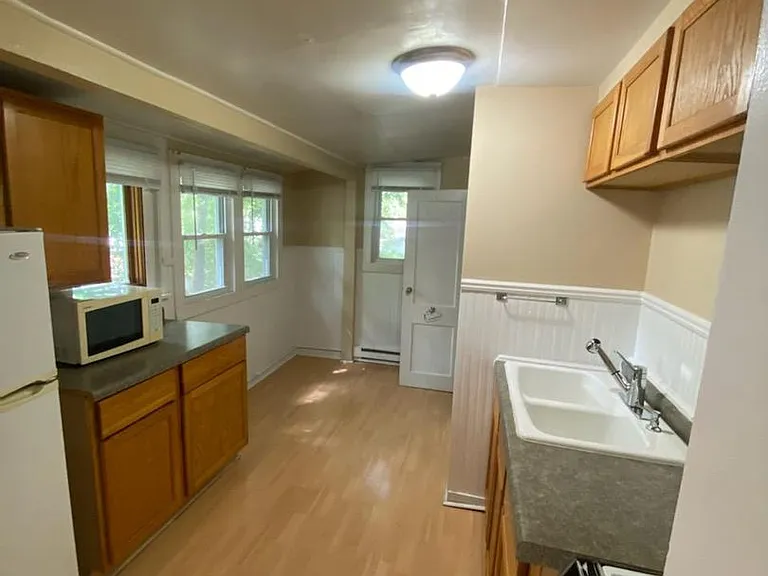 501 S Elm St — Photo 3