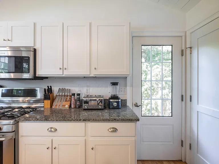 241 Pantigo Rd — Photo 15