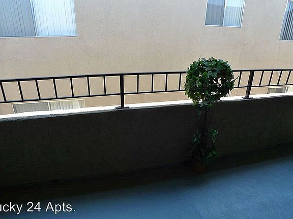 4th image of 21320 Parthenia St APT 204