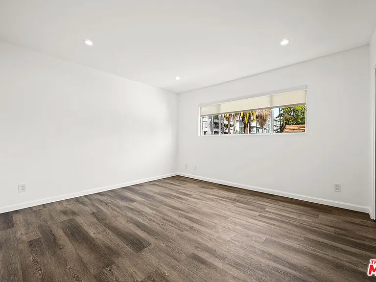 136 S Palm Dr #301 — Photo 15