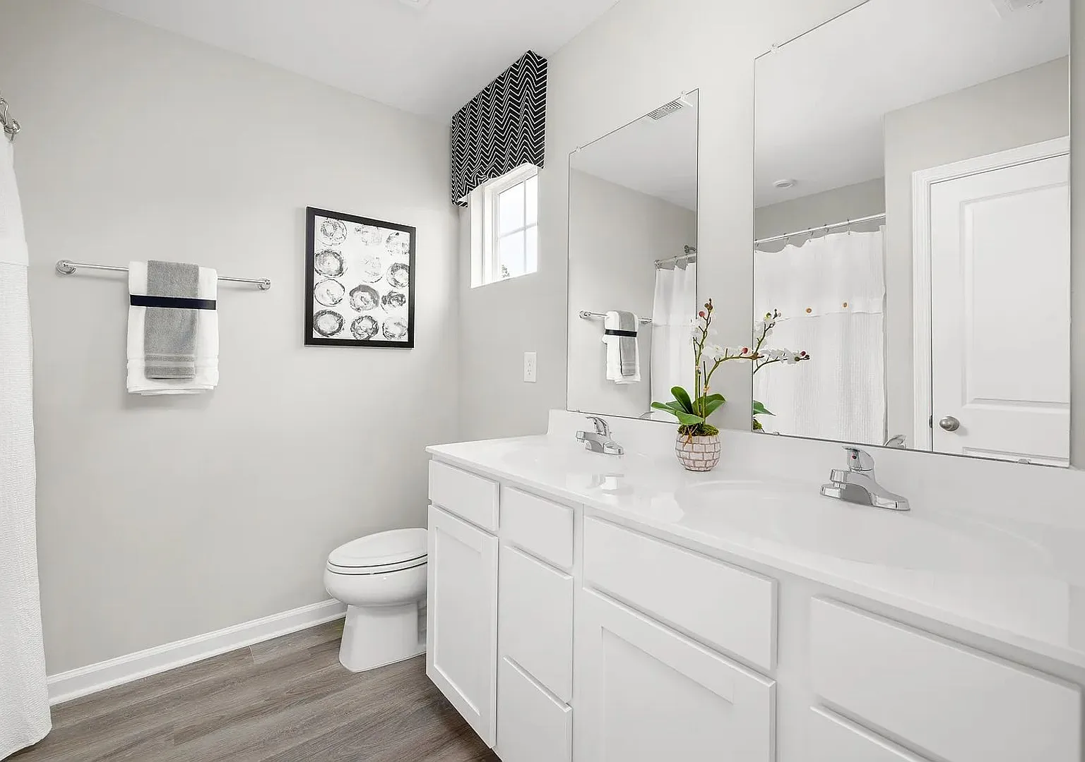 Room in 3 Bedroom Home in Raleigh — Photo 3