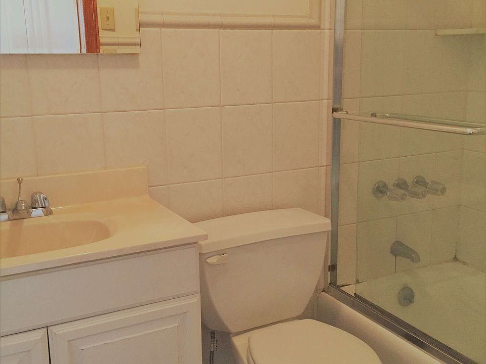 2nd image of 318 11th St APT 4L