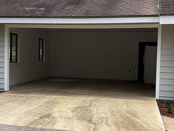 5th image of 441 Brookview Dr
