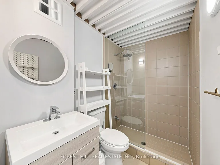 21 Nassau St #301 — Photo 11