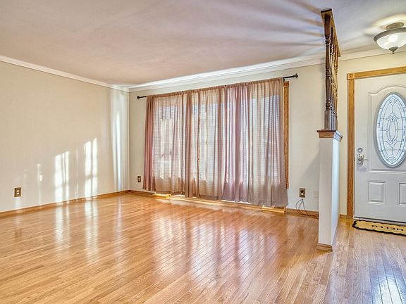 2nd image of 748 Wellington Dr