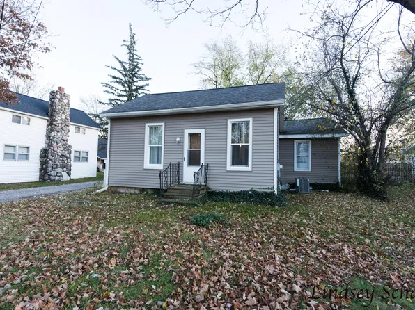 82 E Gardner St, Sparta, MI 49345