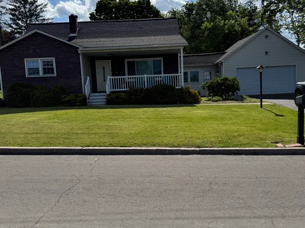 4 Griffin Dr, Apalachin, NY 13732