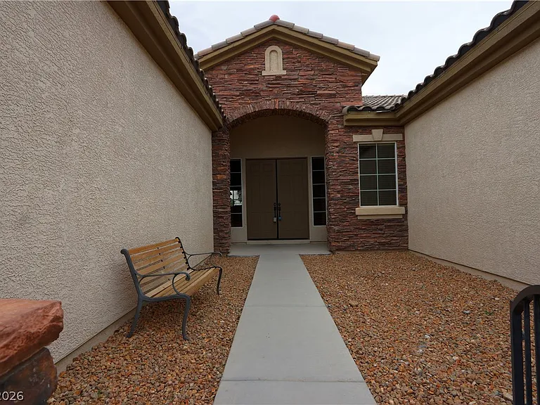7560 Prancing Pony Ct — Photo 2