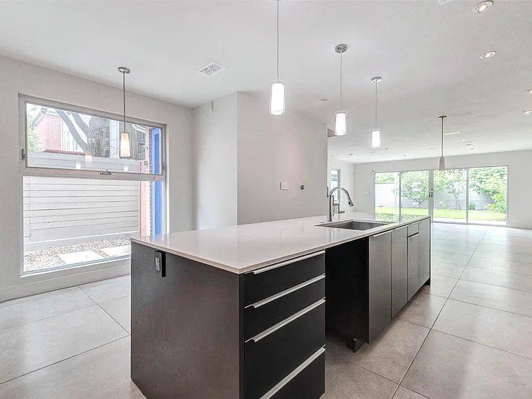 1222 Marconi St — Photo 11