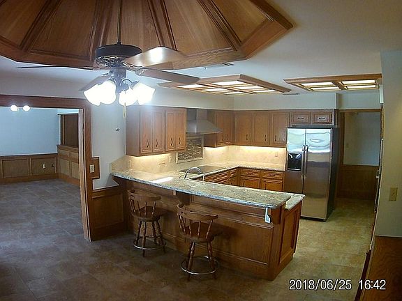 4th image of 2505 Robin Ave