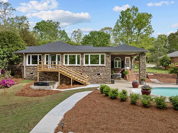 3rd image of 463 Ridge Rd