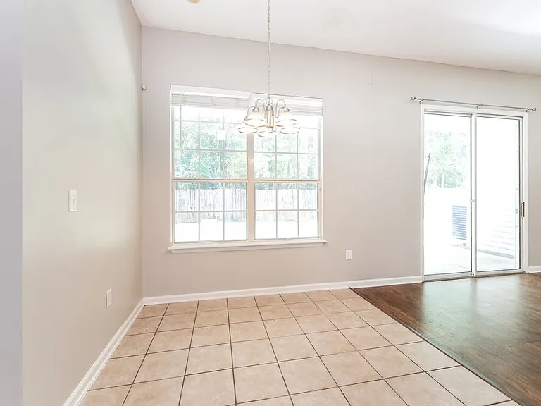 667 Bonaparte Dr — Photo 7
