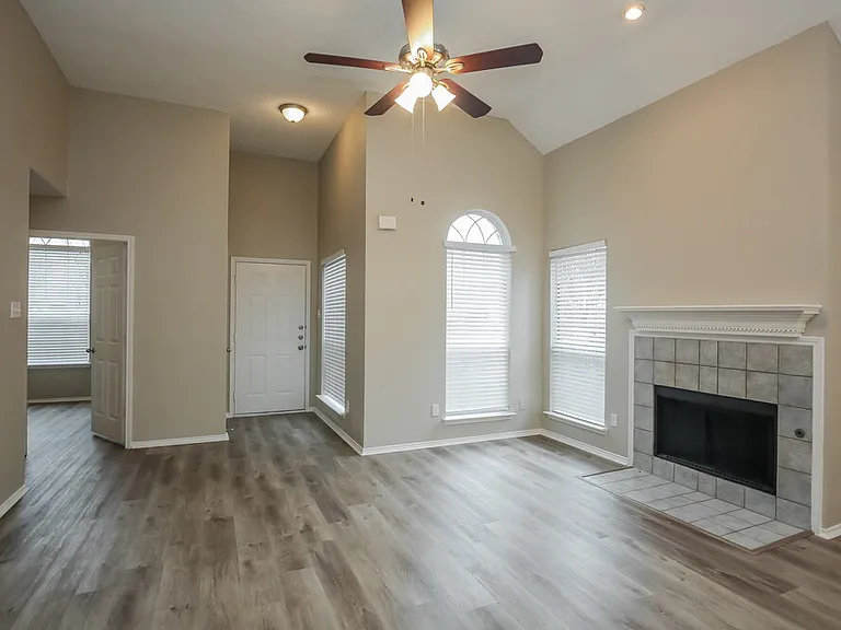 2124 Creek Royal Dr — Photo 5