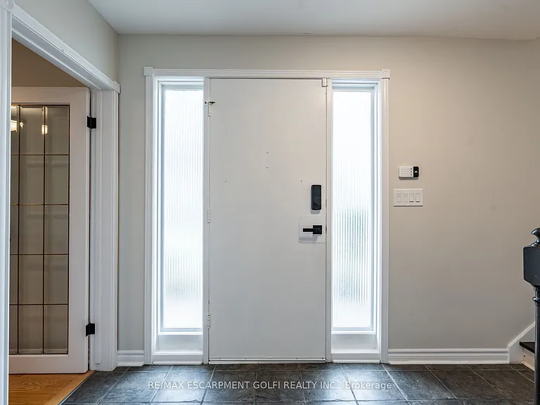 273 Riverview Blvd — Photo 2