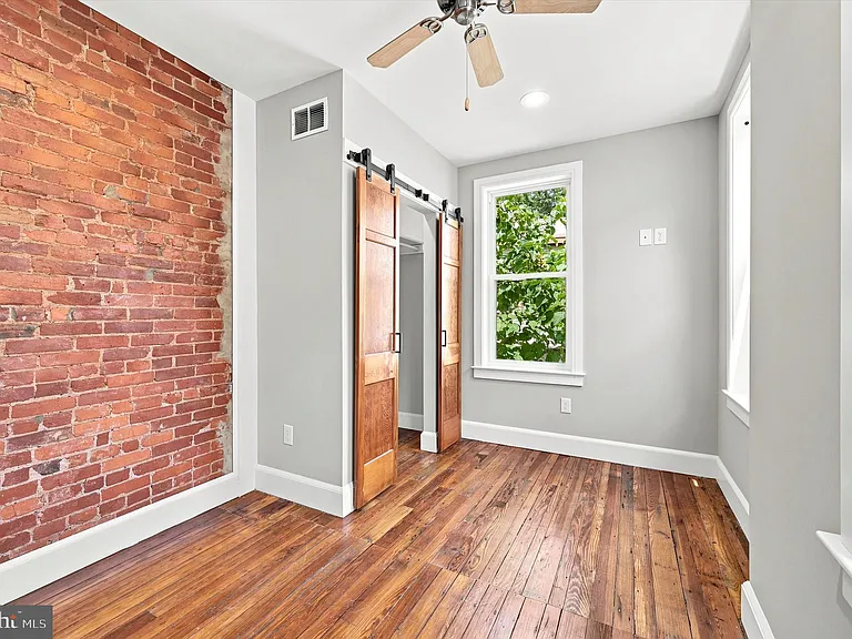 2337 E Fletcher St — Photo 13