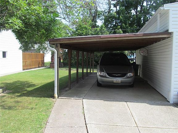 3rd image of 1811 Idlehurst Dr