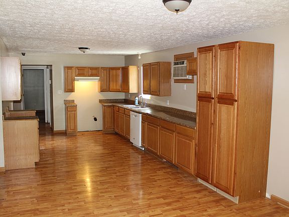 Large Eat-In Kitchen