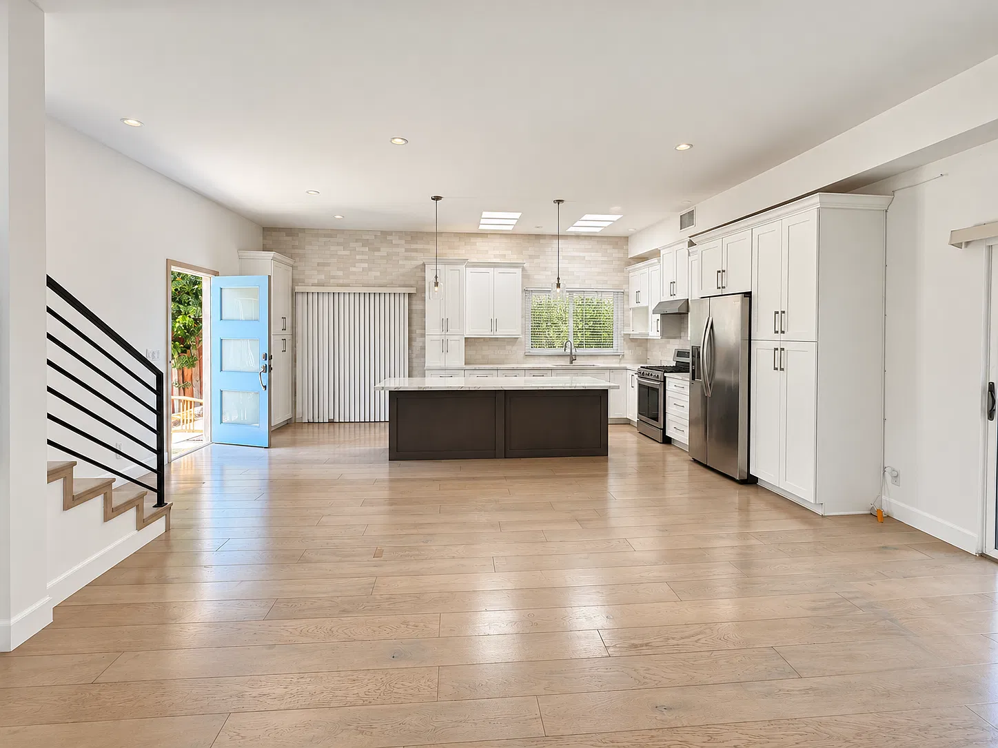 2 bed, 1200 sqft, $4,000 — Photo 4