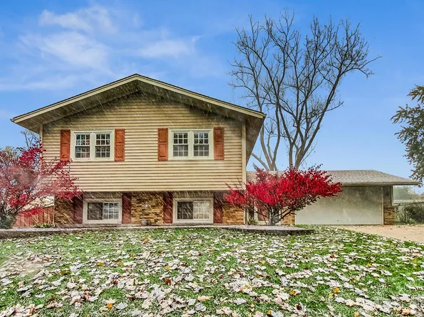 1655 Dennison Rd, Hoffman Estates, IL 60169