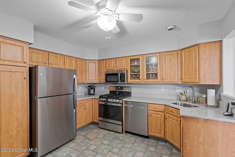 3rd image of 8 Highpointe Drive
