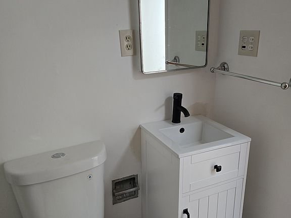 4th image of 481 Elizabeth St