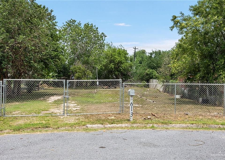 1st image of 613 E Loop 19th St