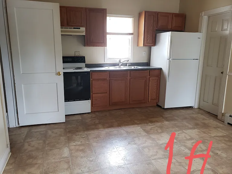 368 S 2nd St #1 — Photo 5