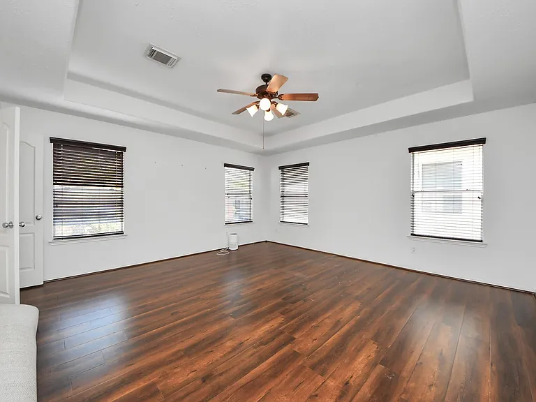 5922 Hollister Cole — Photo 17