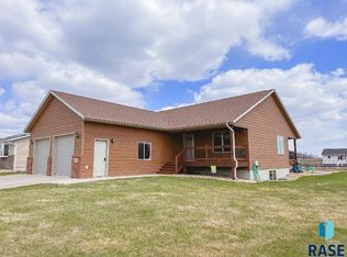 614 Pioneer Ave, Colman, SD 57017