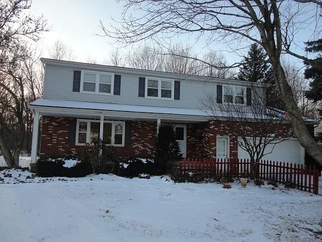 533 Oakridge Dr photo 1