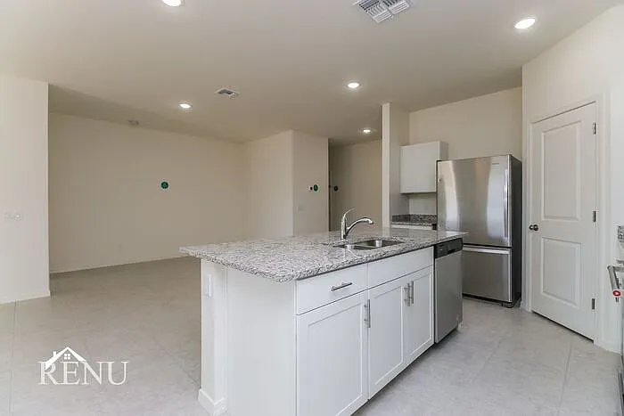 3 bed, 2.0 bath, 1662 sqft, $1,825 — Photo 4