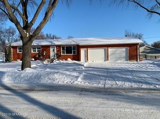 1103 S 17th St, Grand Forks, ND 58201