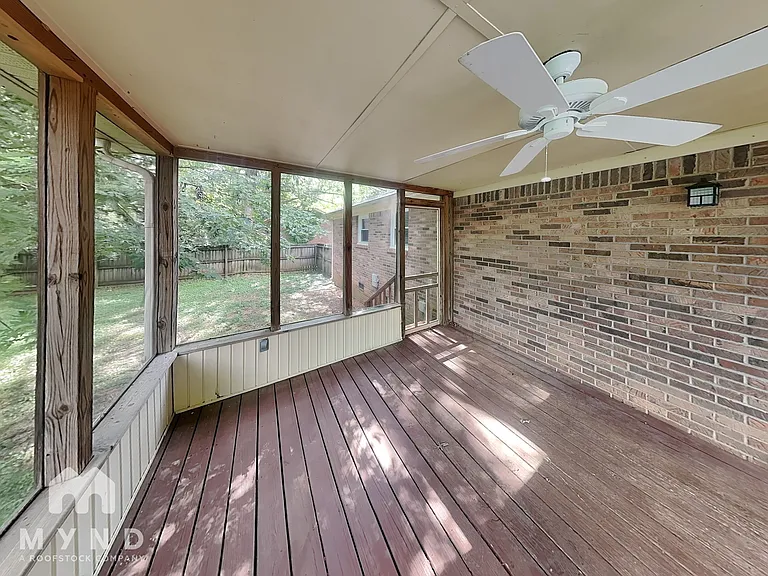 907 Briar Ct — Photo 22