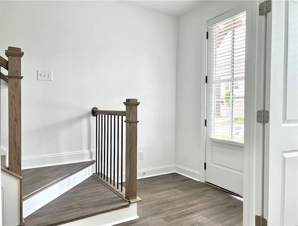 3 bed, 3.5 bath, 1893 sqft, $3,000 — Photo 3