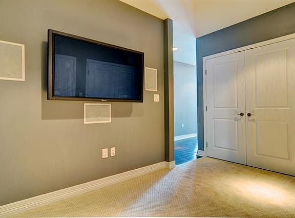 5th image of 501 Throckmorton St #A