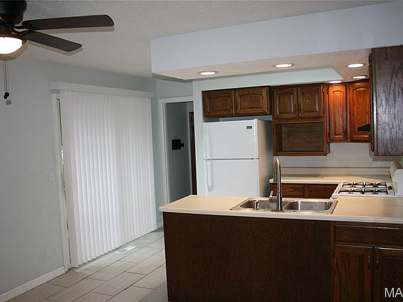 5th image of 1060 Loveland Dr