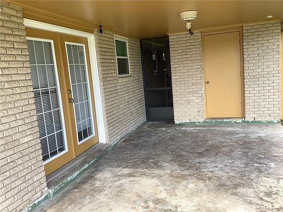 3rd image of 2648 Mercedes Blvd