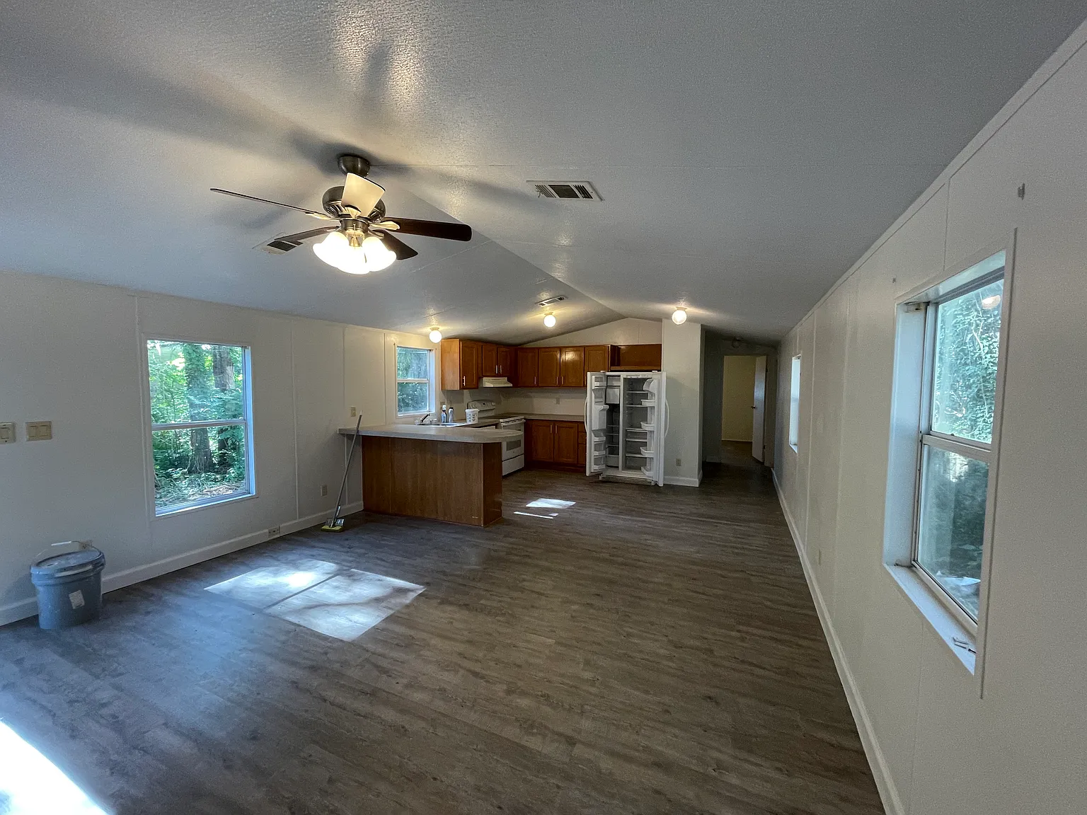 3 bed, 1200 sqft, $1,350 — Photo 2