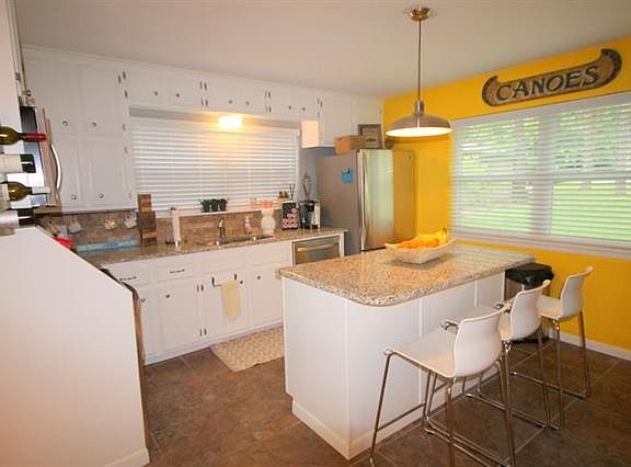 5th image of 1603 Tanglewood Dr E