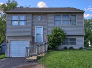 7404 Hiawatha Dr, Wonder Lake, IL 60097