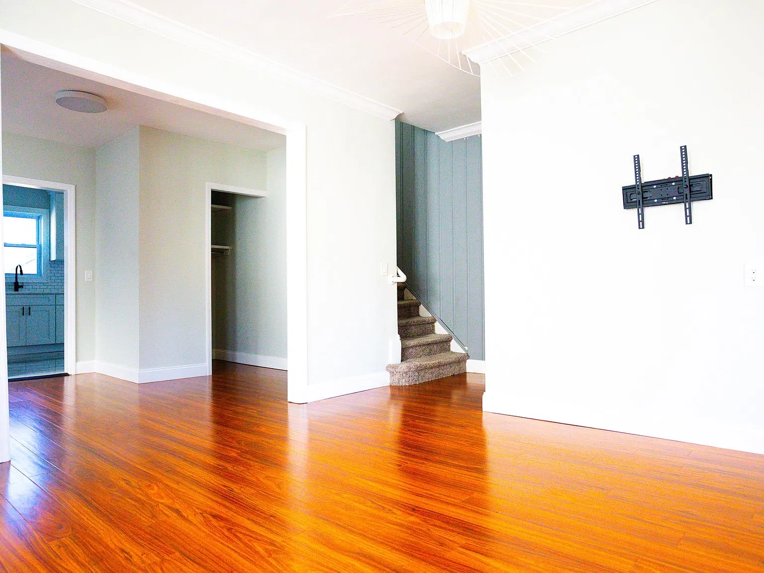 3 bed, 3.0 bath, $3,500 — Photo 3