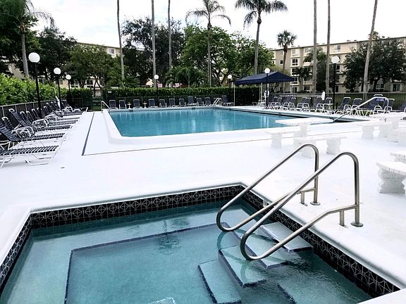 4th image of 2222 N Cypress Bend Dr APT 103