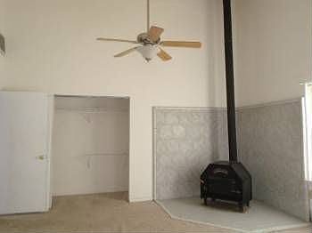4th image of 2634 Greenwood Dr