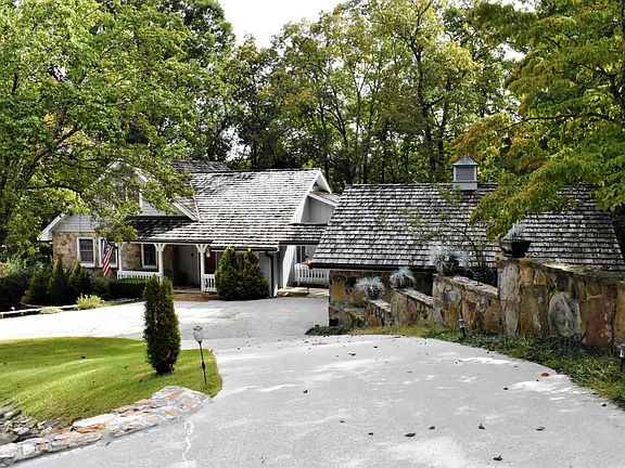 2nd image of 142 Lynhurst Dr