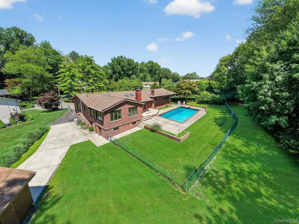 10 Wesley Court, Congers, NY 10920