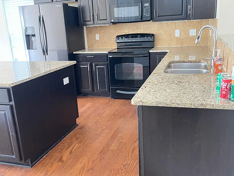 245 Breezemont Dr — Photo 3