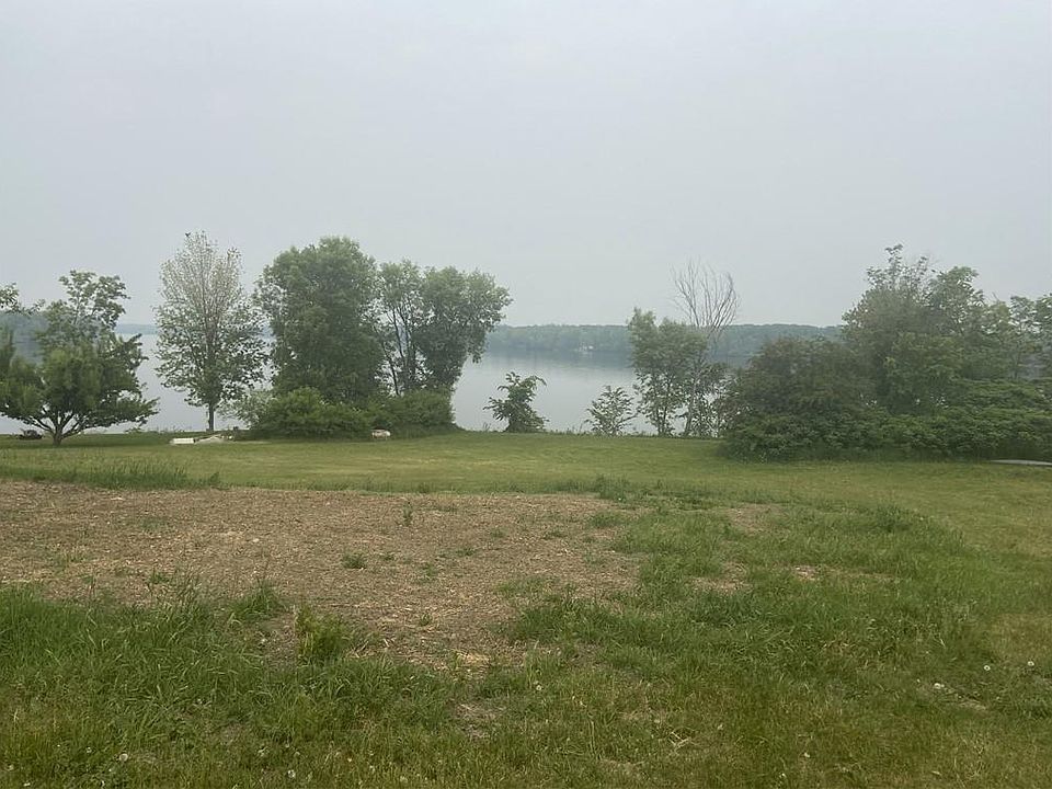 2nd image of 120 Lacroix Bay Rd