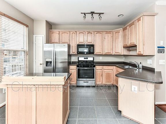 4th image of 3845 Eisenhower Ave