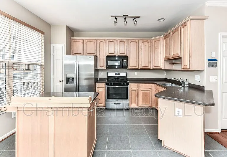 3845 Eisenhower Ave — Photo 4