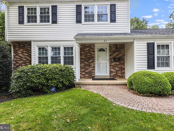4th image of 27 Lynn Dr